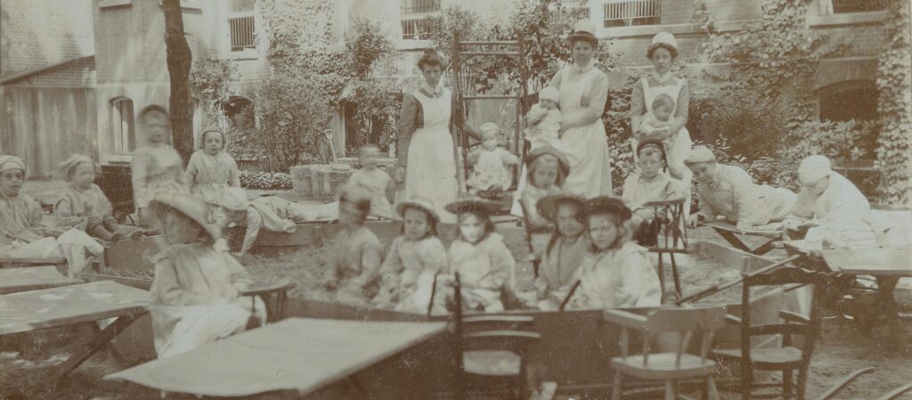 Bryony Harris presents at conference at Radboud University